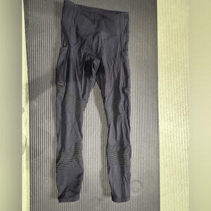 FABLETICS black ladies size S Motion 365 leggings